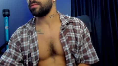 Snapshot of leo_diaz01 chatting on 02-25-25, 05:36 Leo Diaz online show from 02-25-25, 05:36