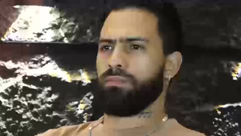 Snapshot of leo_diaz01 chatting on 09-19-25, 04:47 Leo Diaz online show from 09-19-25, 04:47