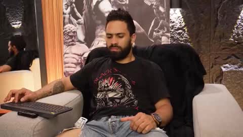 Snapshot of leo_diaz01 chatting on 09-24-25, 01:42 Leo Diaz online show from 09-24-25, 01:42