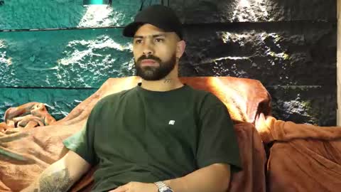 Snapshot of leo_diaz01 chatting on 10-04-25, 03:04 Leo Diaz online show from 10-04-25, 03:04