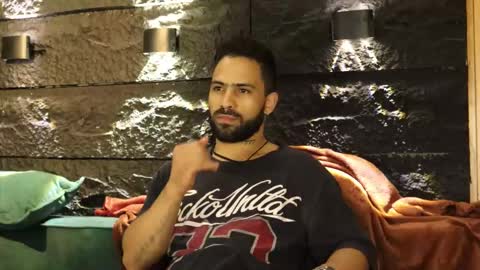 Snapshot of leo_diaz01 chatting on 10-16-25, 01:17 Leo Diaz online show from 10-16-25, 01:17