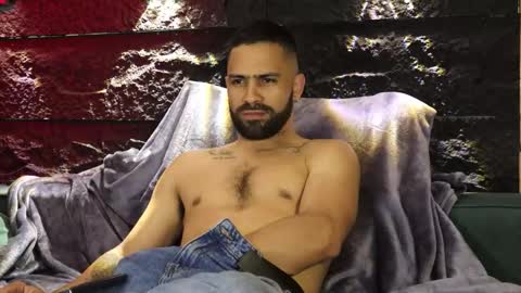 Snapshot of leo_diaz01 chatting on 10-27-25, 02:37 Leo Diaz online show from 10-27-25, 02:37