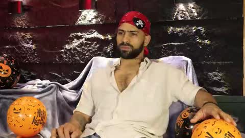 Snapshot of leo_diaz01 chatting on 10-31-25, 03:07 Leo Diaz online show from 10-31-25, 03:07