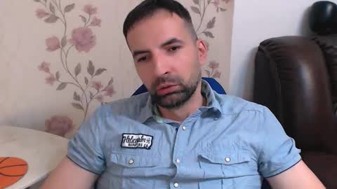 Snapshot of leo_gianni chatting on 05-08-26, 02:22 Leo Gianni online show from 05-08-26, 02:22