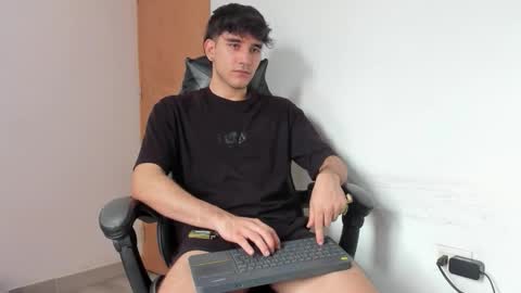 Snapshot of leo_jones389 chatting on 10-27-25, 03:27 Leo Jones online show from 10-27-25, 03:27