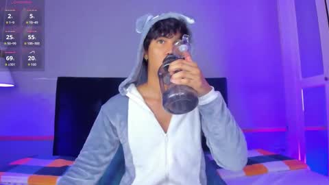 Snapshot of leo_savage_ chatting on 09-18-25, 04:47 Leo online show from 09-18-25, 04:47