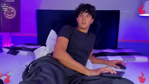 Snapshot of leo_savage_ chatting on 09-19-25, 04:14 Leo online show from 09-19-25, 04:14