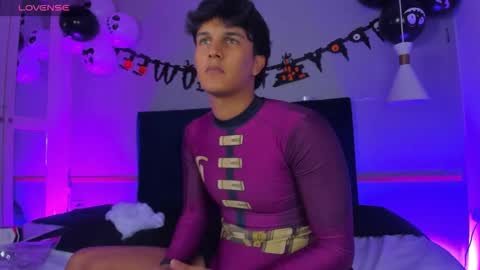 Snapshot of leo_savage_ chatting on 10-11-25, 04:33 Leo online show from 10-11-25, 04:33