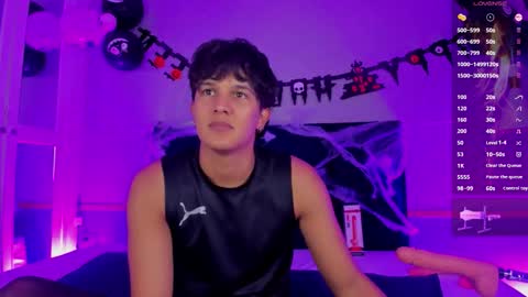 Snapshot of leo_savage_ chatting on 10-22-25, 04:02 Leo online show from 10-22-25, 04:02