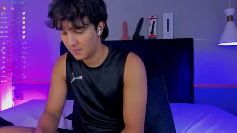 Snapshot of leo_savage_ chatting on 11-18-25, 03:45 Leo online show from 11-18-25, 03:45