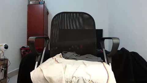 Snapshot of leobardostik chatting on 09-27-25, 05:40 leo online show from 09-27-25, 05:40