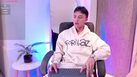 leohard_ online show from 04-13-26, 01:55