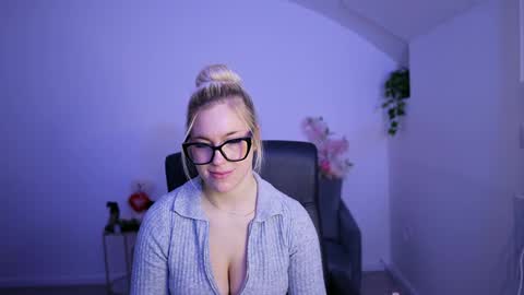 Snapshot of leokitty_ chatting on 03-19-26, 02:10 leokitty online show from 03-19-26, 02:10