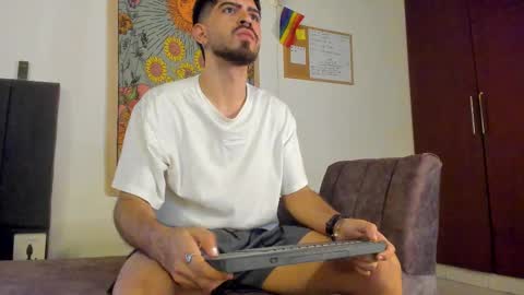 Snapshot of leoliciousss chatting on 02-12-25, 12:44 Leo online show from 02-12-25, 12:44