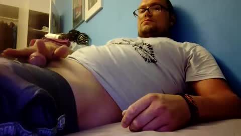 Snapshot of leolongbln chatting on 09-13-25, 07:46 leolongbln online show from 09-13-25, 07:46