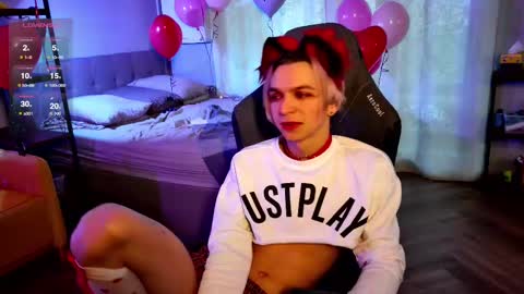 Leon online show from 02-11-25, 07:33