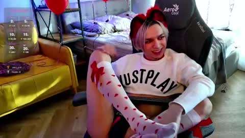 Leon online show from 02-12-25, 11:18