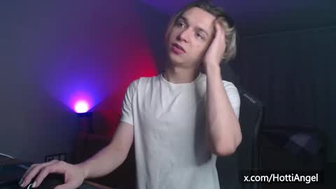 Leon online show from 09-19-25, 03:34