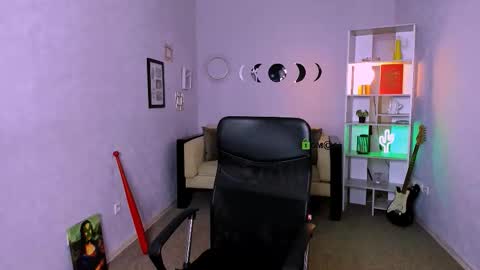 Leona online show from 11-22-25, 10:36