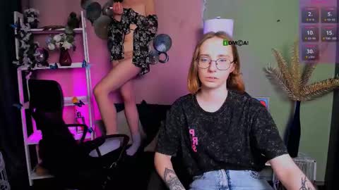 Leona online show from 11-22-25, 10:42