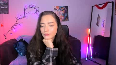 Leona online show from 11-27-25, 02:52