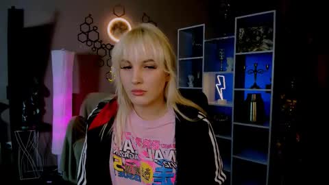 Leona online show from 11-29-25, 08:34