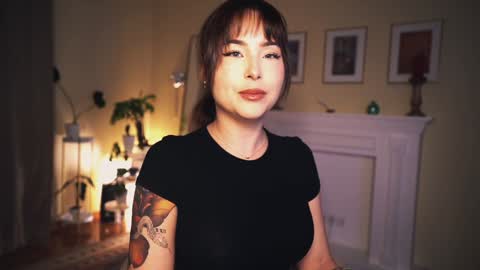 Snapshot of leonamell chatting on 01-04-25, 11:38 Leo online show from 01-04-25, 11:38