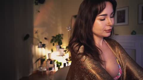 Snapshot of leonamell chatting on 02-07-25, 10:20 Leo online show from 02-07-25, 10:20