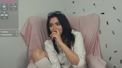 Mia online show from 09-09-25, 09:14