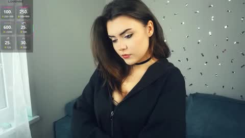 Mia online show from 09-18-25, 07:43