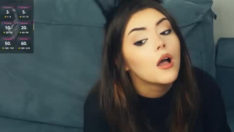 Mia online show from 09-21-25, 08:27