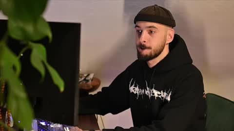 Snapshot of leonardo_grande chatting on 01-13-26, 05:51 Leonardo online show from 01-13-26, 05:51