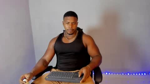 Snapshot of leonardo_jones1 chatting on 05-31-26, 11:17 Leandro jones online show from 05-31-26, 11:17