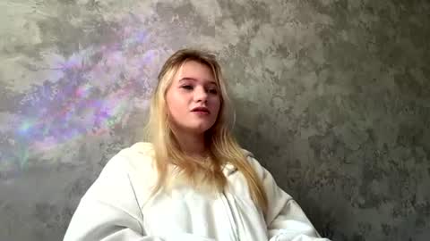 Snapshot of leonidalabrador chatting on 07-06-26, 07:27 Mia online show from 07-06-26, 07:27