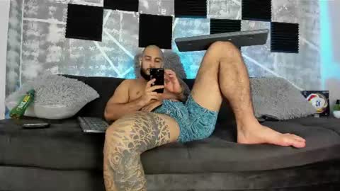 Snapshot of leonidas_k18 chatting on 06-17-26, 03:53 ANDRES online show from 06-17-26, 03:53