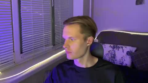 Snapshot of leonnextdoor chatting on 01-16-26, 06:01 Leon online show from 01-16-26, 06:01