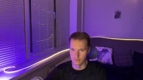 Snapshot of leonnextdoor chatting on 01-17-26, 07:28 Leon online show from 01-17-26, 07:28