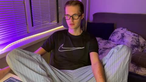 Snapshot of leonnextdoor chatting on 02-02-26, 04:38 Leon online show from 02-02-26, 04:38