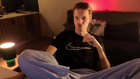 Snapshot of leonnextdoor chatting on 02-04-26, 07:09 Leon online show from 02-04-26, 07:09