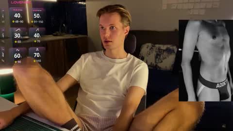 Snapshot of leonnextdoor chatting on 02-08-26, 06:11 Leon online show from 02-08-26, 06:11