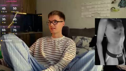 Snapshot of leonnextdoor chatting on 02-25-26, 10:03 Leon online show from 02-25-26, 10:03