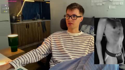 Snapshot of leonnextdoor chatting on 02-26-26, 04:33 Leon online show from 02-26-26, 04:33