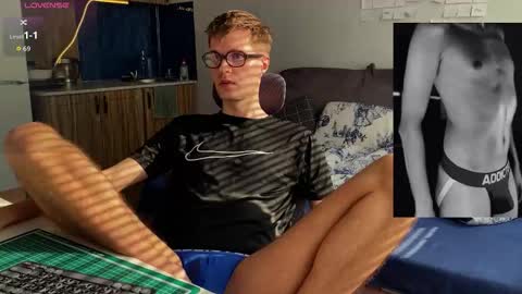 Snapshot of leonnextdoor chatting on 02-28-26, 07:53 Leon online show from 02-28-26, 07:53