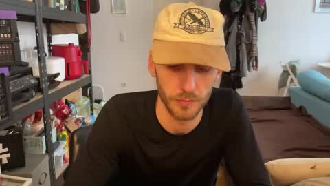 Snapshot of leonvampire chatting on 11-28-25, 01:36 Leon online show from 11-28-25, 01:36