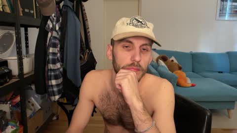 Snapshot of leonvampire chatting on 02-18-26, 02:57 Leon online show from 02-18-26, 02:57