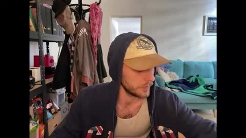 Snapshot of leonvampire chatting on 02-25-26, 02:16 Leon online show from 02-25-26, 02:16