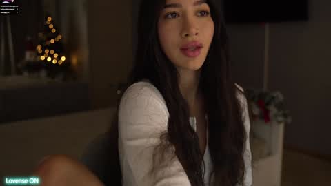 Snapshot of leoramallis chatting on 12-17-24, 04:21 Leora online show from 12-17-24, 04:21