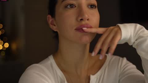 Snapshot of leoramallis chatting on 12-24-24, 04:40 Leora online show from 12-24-24, 04:40