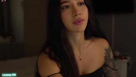 Snapshot of leoramallis chatting on 01-02-25, 03:29 Leora online show from 01-02-25, 03:29