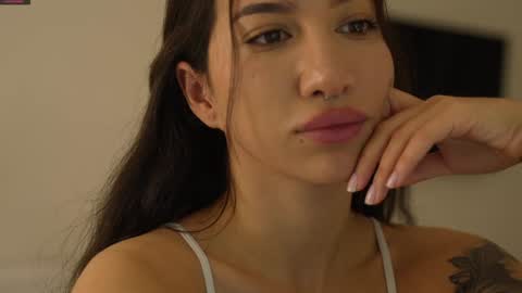 Snapshot of leoramallis chatting on 01-31-25, 04:27 Leora online show from 01-31-25, 04:27